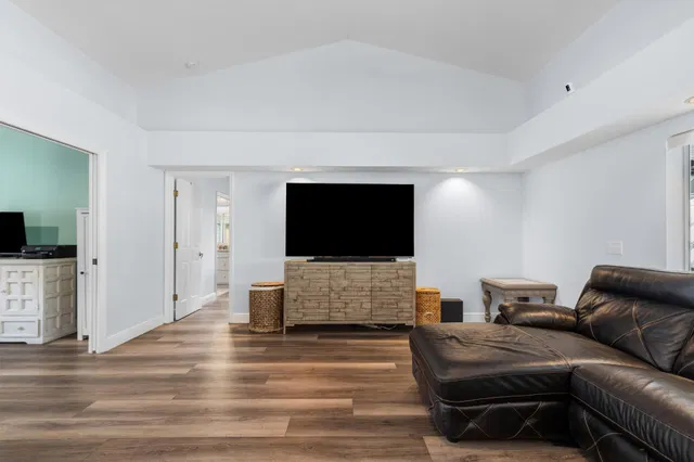  Residence photo 6