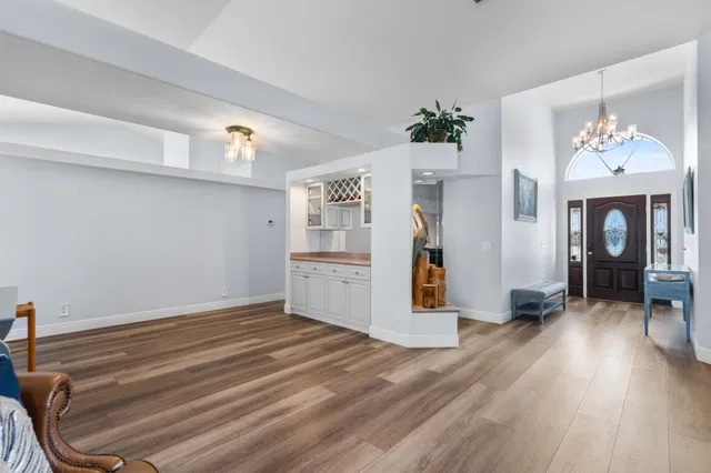  Residence photo 9