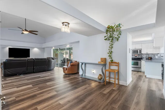  Residence photo 11