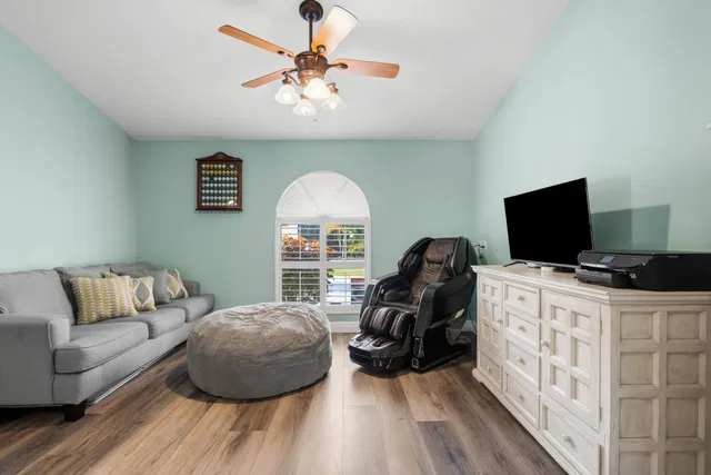  Residence photo 30