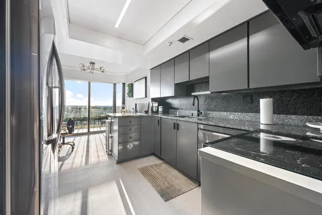 Consulate Place Unit 1205 photo 5