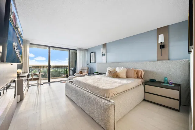 Consulate Place Unit 1205 photo 6