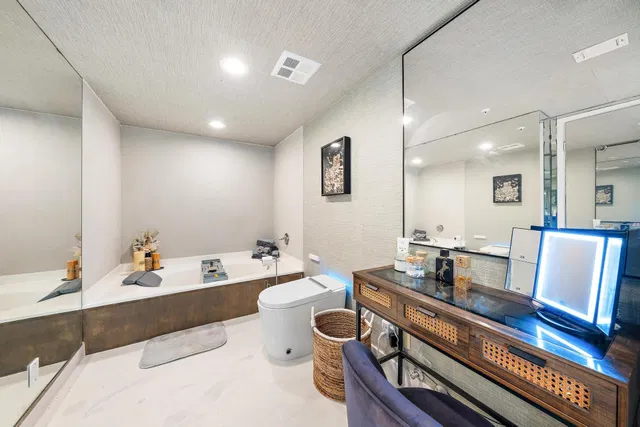 Consulate Place Unit 1205 photo 8