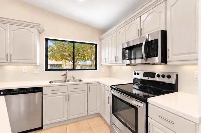 Residence photo 8