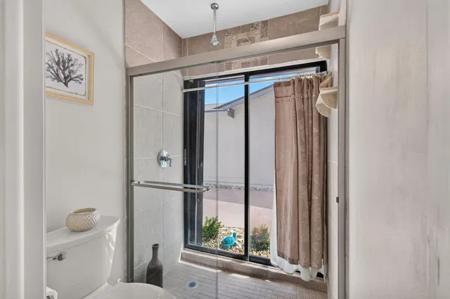 Residence photo 12