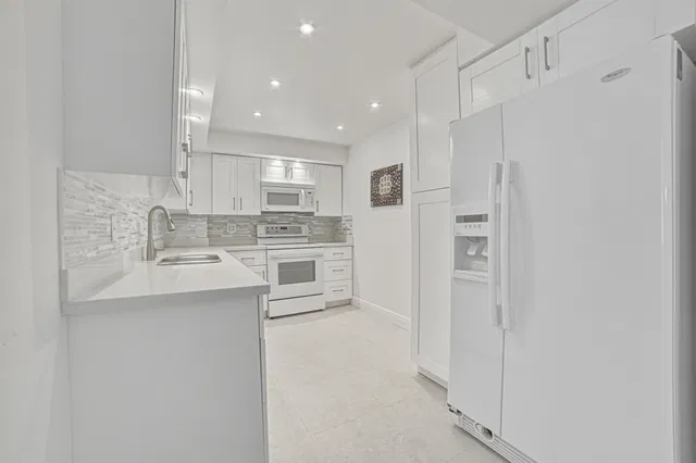 The Patrician of Palm Beach Unit 121 photo 14