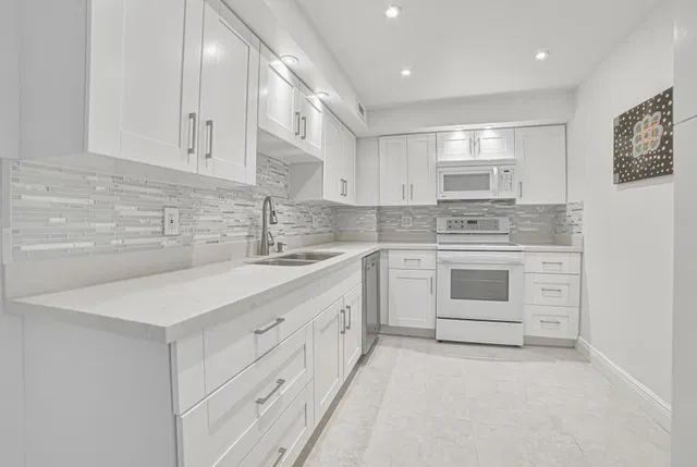 The Patrician of Palm Beach Unit 121 photo 17