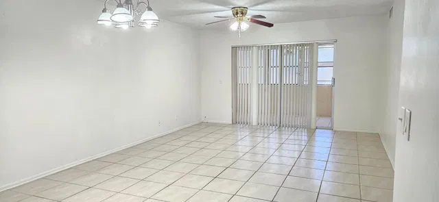 Unit 204 photo 4