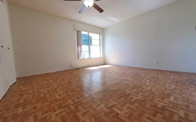 Unit 204 photo 5