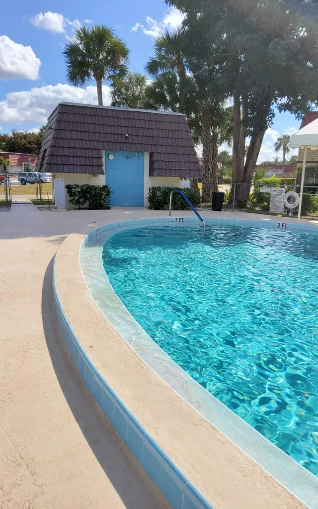 Unit 204 photo 10
