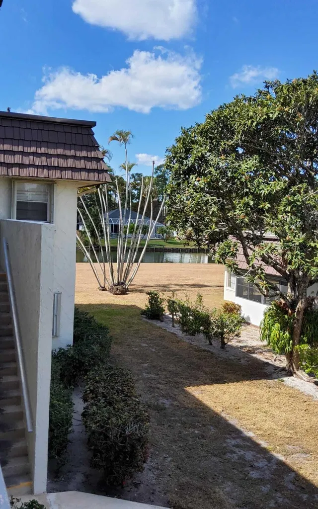 Unit 204 photo 11