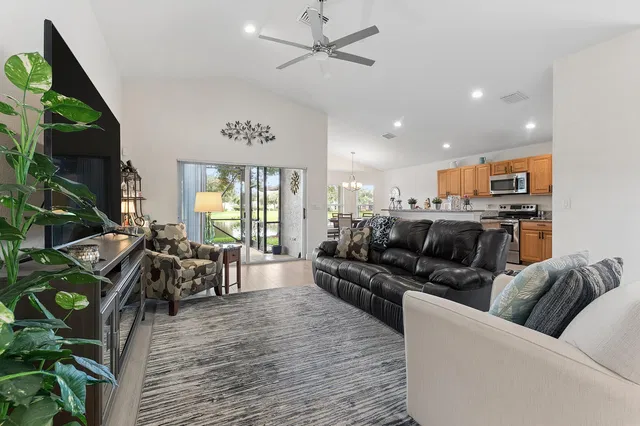  Residence photo 9