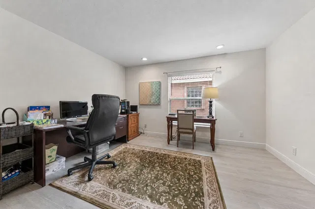  Residence photo 18