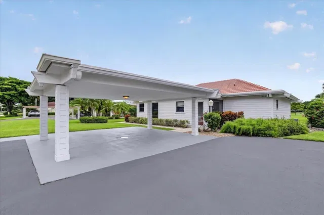 Eastpointe Country Club Residence photo 3