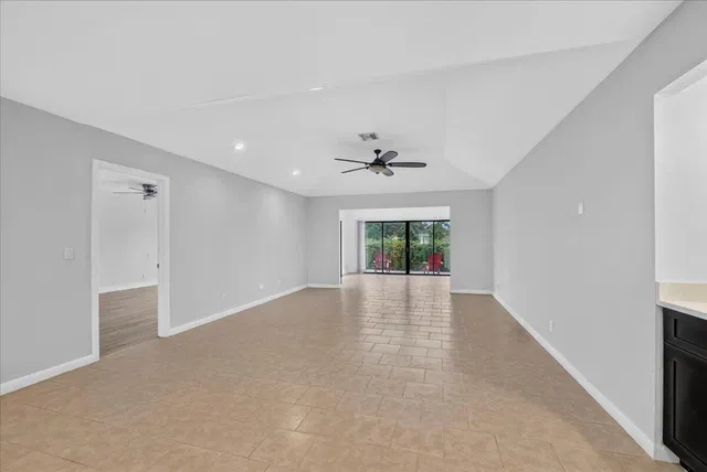 Eastpointe Country Club Residence photo 5