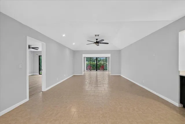 Eastpointe Country Club Residence photo 6