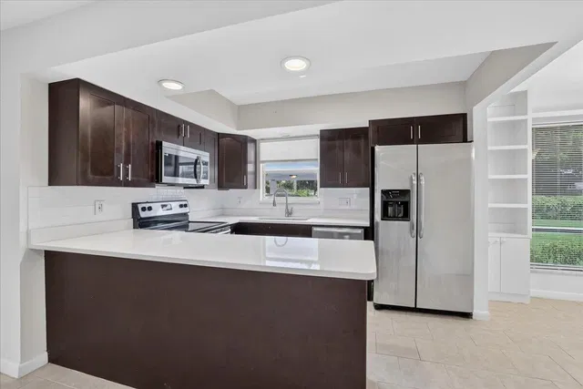Eastpointe Country Club Residence photo 8