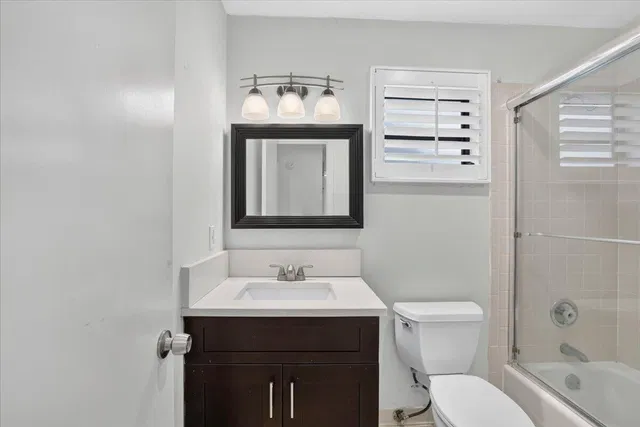 Eastpointe Country Club Residence photo 20