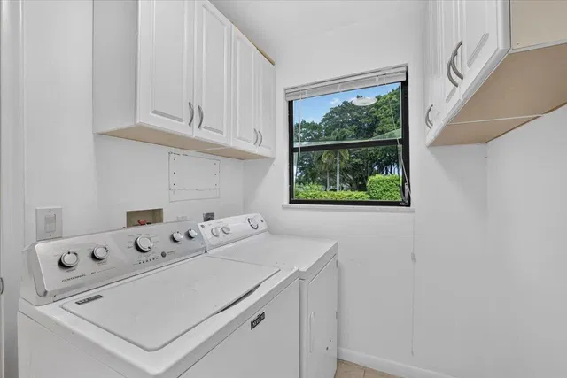 Eastpointe Country Club Residence photo 25