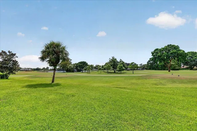 Eastpointe Country Club Residence photo 29