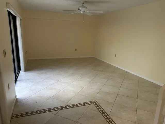 Unit 2610 photo 9