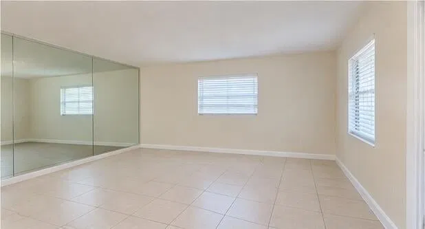 Unit 207 photo 4