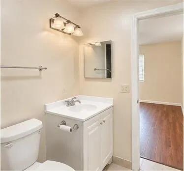 Unit 207 photo 11