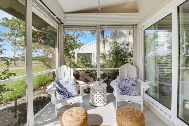 Monarch Country Club Residence photo 14