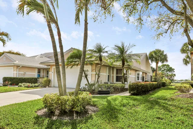 Monarch Country Club Residence photo 48