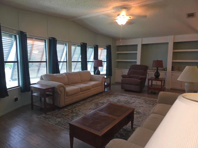 Residence photo 14