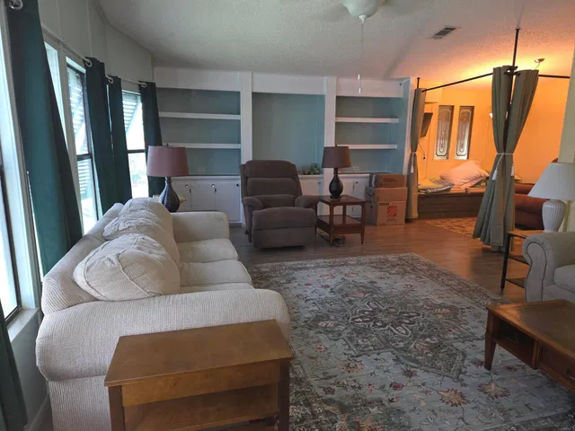 Residence photo 16