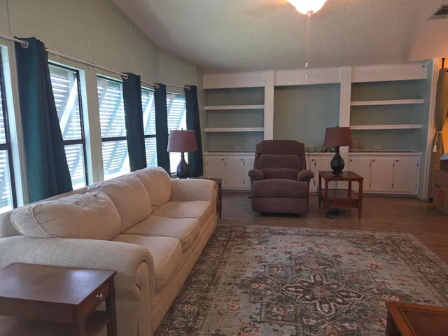 Residence photo 17