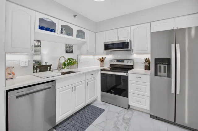 Unit 205 photo 16