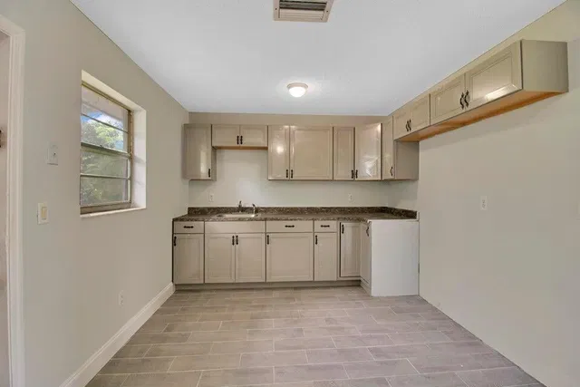 Unit 3062 photo 3