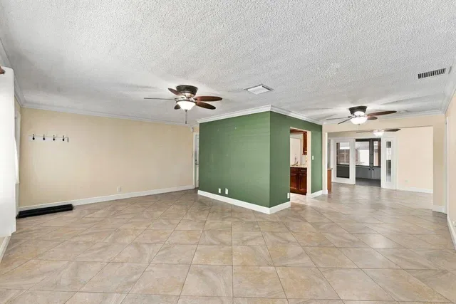 Residence photo 5