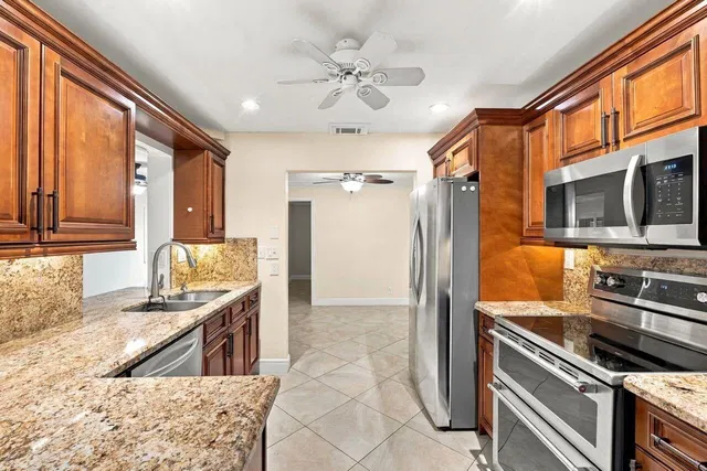 Residence photo 8