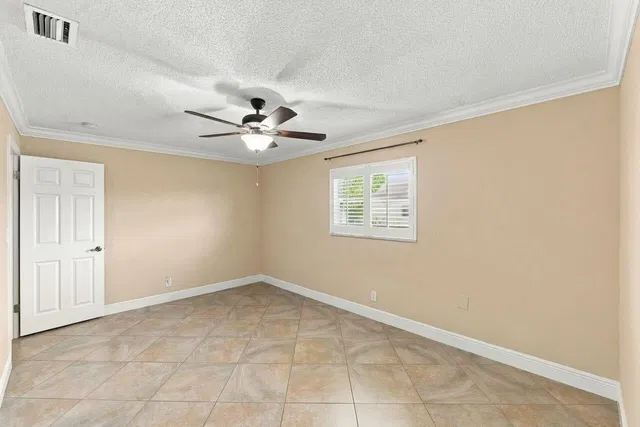 Residence photo 16
