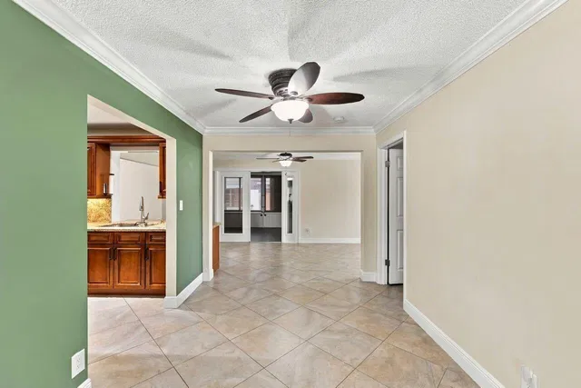 Residence photo 25