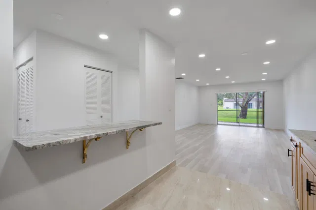  Residence photo 4