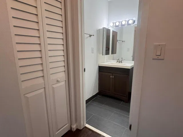 Unit 2 photo 10