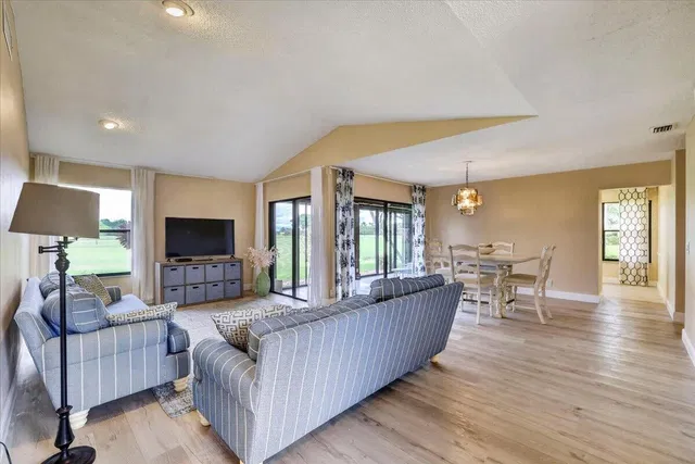 Eastpointe Country Club Residence photo 5