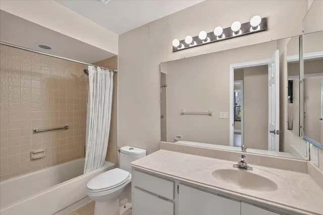 Eastpointe Country Club Residence photo 17