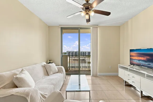 610 Clematis Unit 706 photo 8