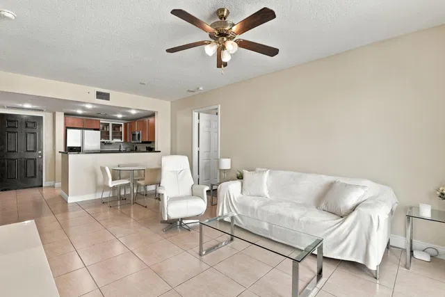 610 Clematis Unit 706 photo 9