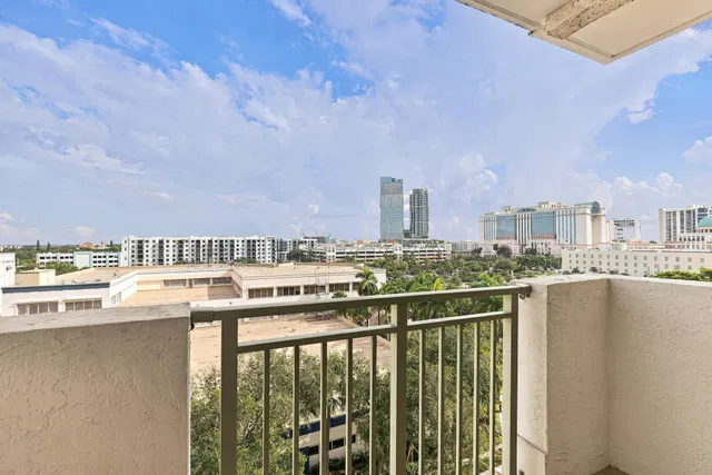 610 Clematis Unit 706 photo 10