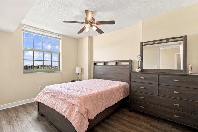 610 Clematis Unit 706 photo 11