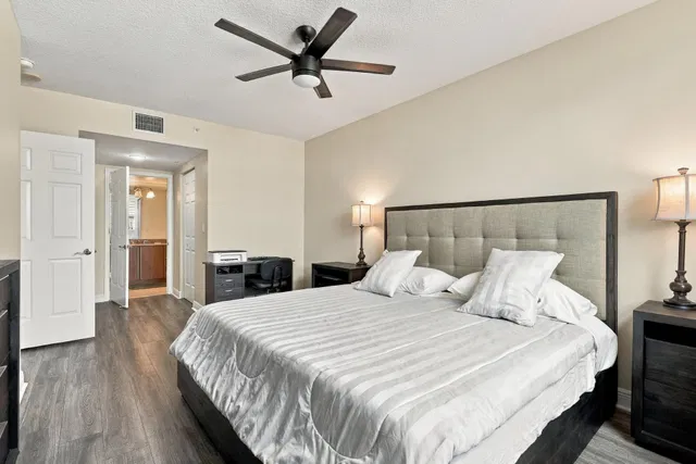 610 Clematis Unit 706 photo 16