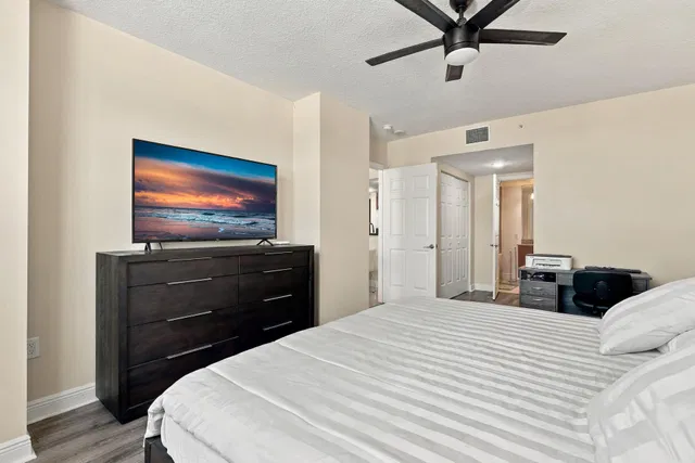 610 Clematis Unit 706 photo 17
