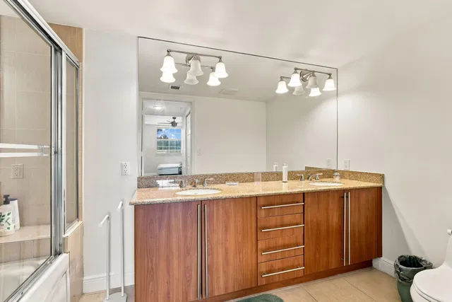 610 Clematis Unit 706 photo 18
