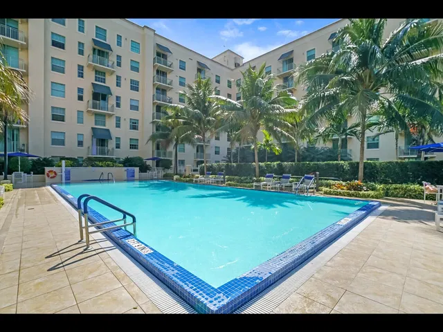 610 Clematis Unit 706 photo 23